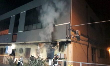 Clima incandescente in Emilia: incendiato circolo culturale. ReggioReport: ‘Avv. Tadolini nel mirino degli estremisti’