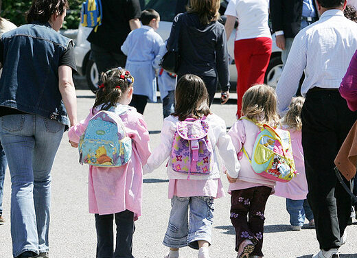 Gender, lezione choc alle elementari: “Matrimonio gay tra due bimbi”