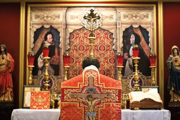 Ordinato sacerdote il figlio del primo ministro polacco. La sua prima Messa sarà la Messa di sempre