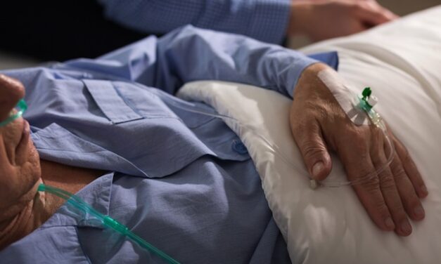 Belgio, gli ospedali cattolici dicono sì all’eutanasia. Bufera nella Chiesa