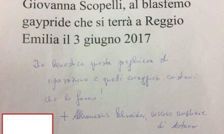 [FOTO] La benedizione di Mons. Athanasius Schneider alla processione del 3 giugno