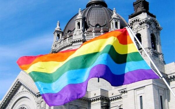 Bergoglio ci sta conducendo verso una Chiesa Gay?