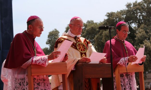 Nel centenario di Fatima, i vescovi FSSPX hanno consacrato la Russia al Cuore Immacolato di Maria