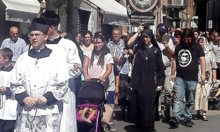 [PROCESSIONE RIMINI] “Trattati come lebbrosi dalla Chiesa di Rimini”