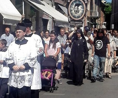 [PROCESSIONE RIMINI] “Trattati come lebbrosi dalla Chiesa di Rimini”