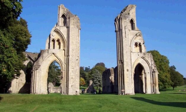 R. H. Benson: Enrico VIII, la rivoluzione anglicana e la distruzione dei monasteri