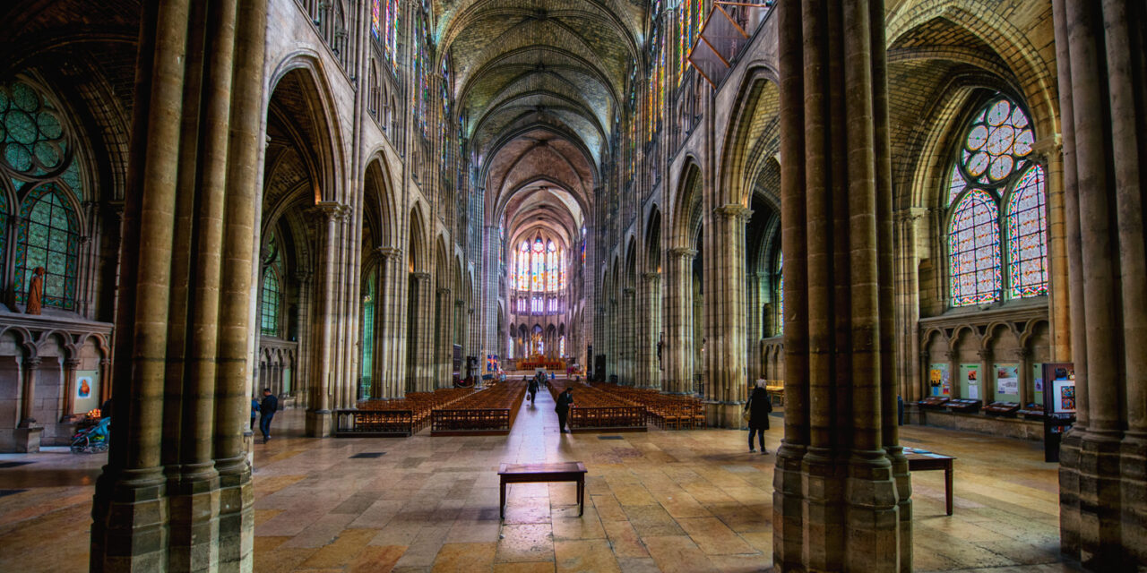 [VIDEO] La profanazione della cattedrale di St. Denis