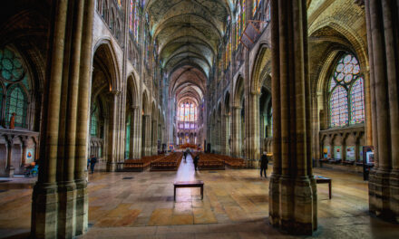 [VIDEO] La profanazione della cattedrale di St. Denis