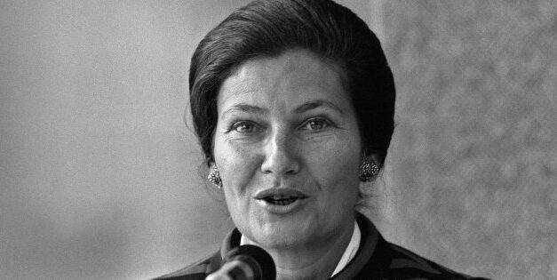 Sepolta al Pantheon la vestale francese dell’aborto