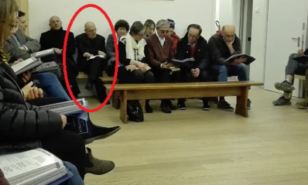 ‘Conservatori’? Il vescovo Camisasca (Reggio E.) in visita dai ‘cristiani LGBT’