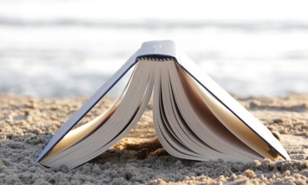 Leggere sotto l’ombrellone: quattro romanzi per non mandare in vacanza la mente e lo spirito