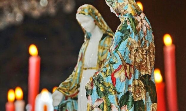 Il bello del brutto: oggetti devozionali e arte sacra popolare nel moderno romanzo cattolico inglese