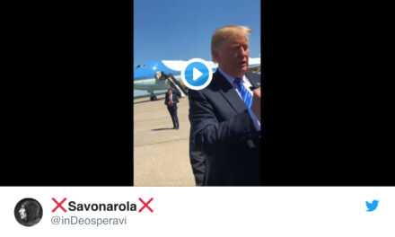 [Curiosità VIDEO] Trump incontra sacerdote Fsspx ed esclama: ‘Uomo con la talare! Mi piace! Ha più potere di me!’