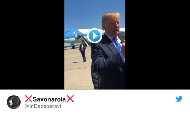[Curiosità VIDEO] Trump incontra sacerdote Fsspx ed esclama: ‘Uomo con la talare! Mi piace! Ha più potere di me!’