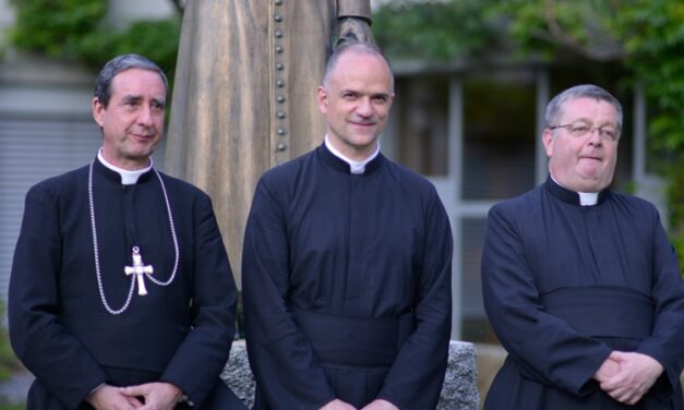 [ULTIM’ORA] Eletti gli assistenti FSSPX, Mons. de Galarreta e l’abbé Bouchacourt: rottura con la linea accordista