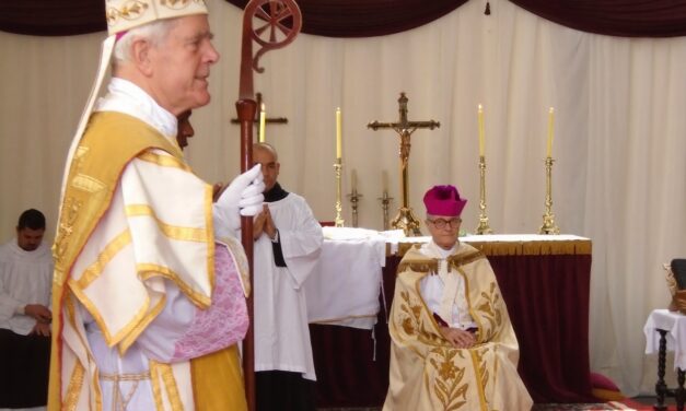 [VERSO IL CAPITOLO] La FSSPX è servita. Servirà ancora? Il commento di Mons. Williamson