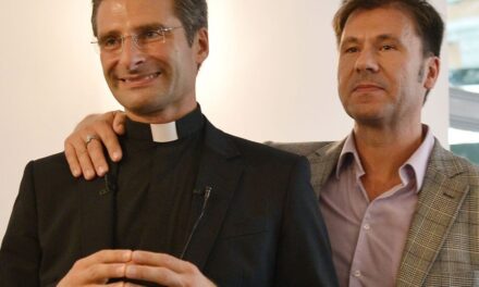 [LOBBY GAY IN VATICANO] Omoeresia e omopraxia. Perché Bergoglio non chiama i problemi col loro nome?