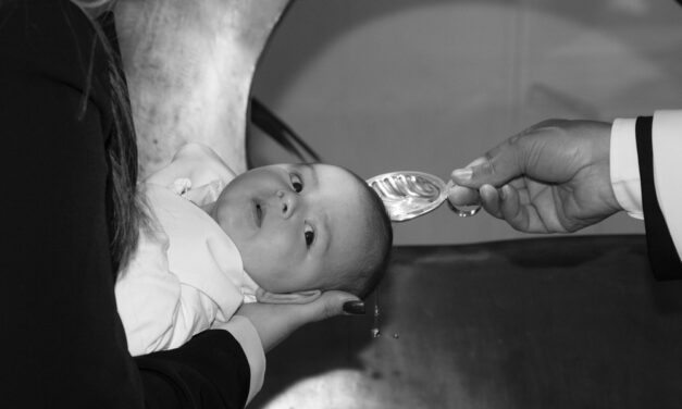 Bimbi morti prima del Battesimo: le 5 cose da sapere.