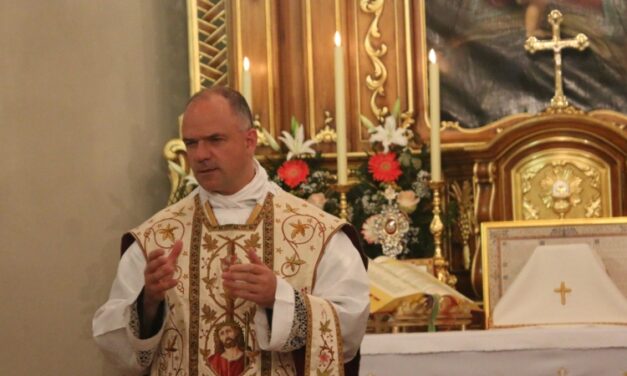 “La Fraternità è un’opera di Dio e più la si scopre, più la si ama”. Intervista del Superiore della FSSPX a La Porte Latine