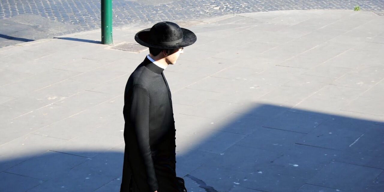 Obbedienti. Editoriale di “Radicati nella fede”