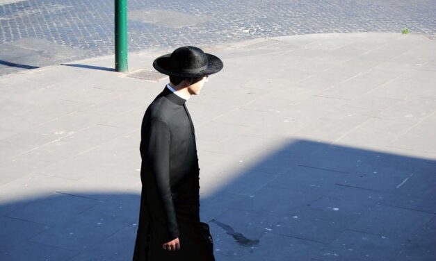 Obbedienti. Editoriale di “Radicati nella fede”