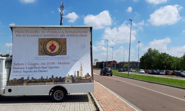 Modena: parte il camion-vela della processione di riparazione!