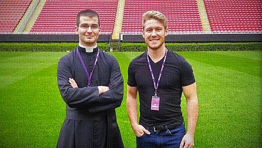 [DIFUNDE TU FE CATOLICA]  SOBRE LA NECESIDAD DE TENER A UN SACERDOTE COMO DIRECTOR ESPIRITUAL