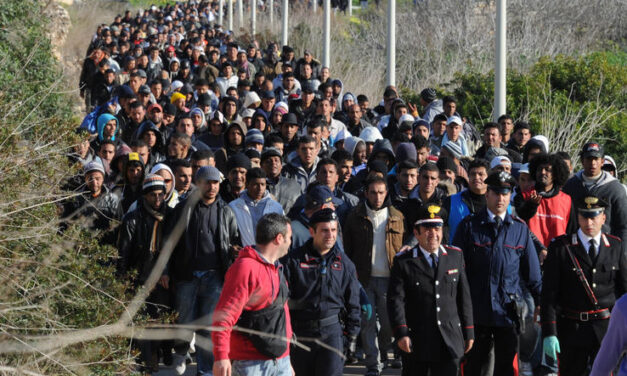 3 articoli che chiariscono (senza dubbi) perché la Dottrina Cristiana non è per l’immigrazione indiscriminata