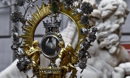 Sangue di S.Gennaro. Si ripete il miracolo di maggio.