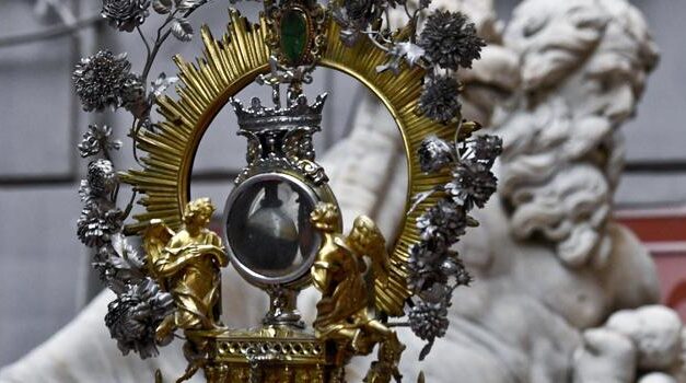 Sangue di S.Gennaro. Si ripete il miracolo di maggio.