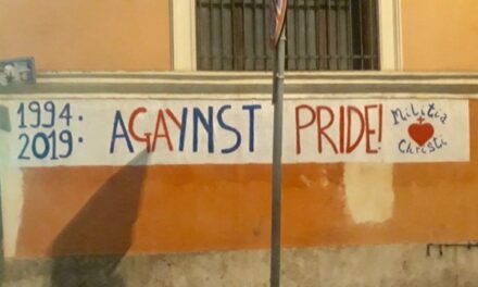 Militia Christi affigge striscione sul percorso del Roma Pride