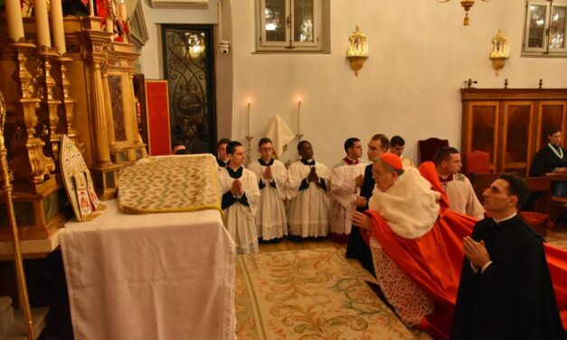 Alcuni cardinali e vescovi hanno firmato una “Dichiarazione” che implicitamente corregge l’insegnamento di Bergoglio