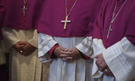Torna il Guelfo Rosa. E le canta a tutti