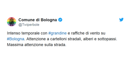 La grandine bombarda il Bologna Pride: fuggi fuggi generale con feriti (auguri di guarigione)