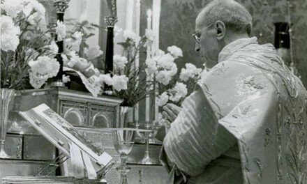 Pio XII: “Non si deve separare il tabernacolo dall’altare!”