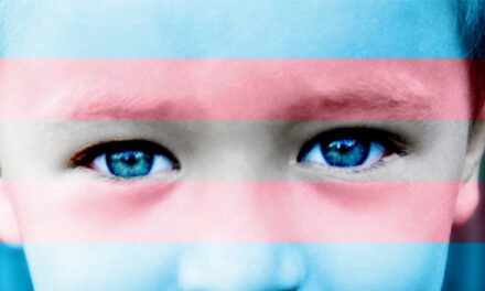 «Gruppi Trans politicizzati mettono a serio rischio i bambini» dice l’esperto.