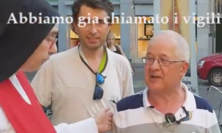 Monza. Il video della suora che scaccia dal sagrato il gruppo che prega in riparazione del Pride