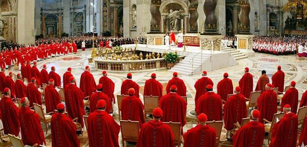 13 cardinali in arrivo: tra loro un “retrocesso” da Ratzinger e solo un italiano (il progressista Zuppi)