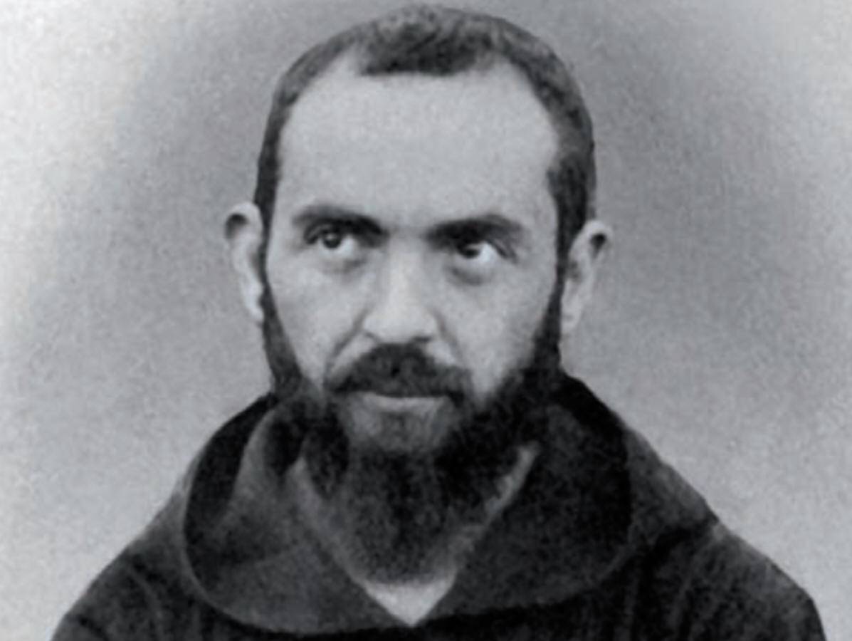 [DIFUNDE TU FE CATOLICA]  PADRE PÍO: EL SACERDOTE QUE SUFRIÓ LAS MISMAS LLAGAS DE CRISTO