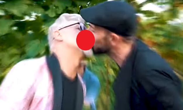 Governatore Veneto (Lega) in video su vendemmia con scene omoerotiche e uomini in parrucca e boa di struzzo