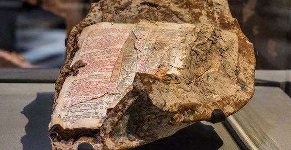 Una bibbia emersa dall’inferno