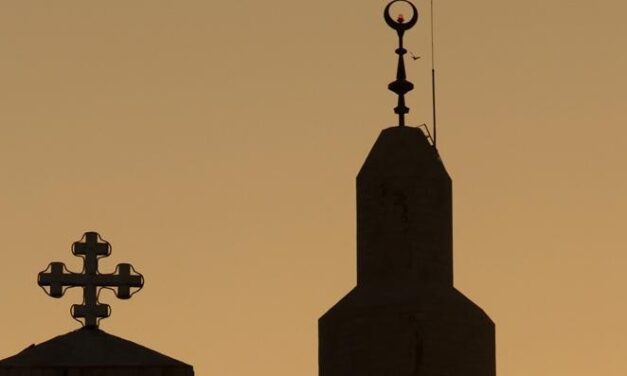 Primo imam a laurearsi in Sacra Teologia. Studi pagati dalla Curia Fiorentina