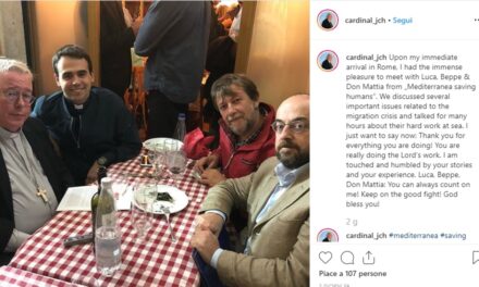 Il neocardinale Hollerich festeggia la porpora con Luca Casarini e l’ONG Mediterranea