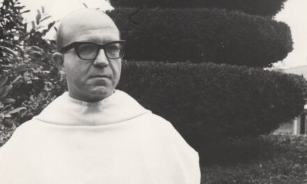 La macchina da scrivere cosmica di Dom Sylvester Houédard: un monaco poeta tra San Benedetto e Beat Generation