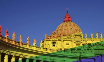 “Uomini e donne di Dio”: l’omoeresia nella Chiesa raccontata da uno psicologo