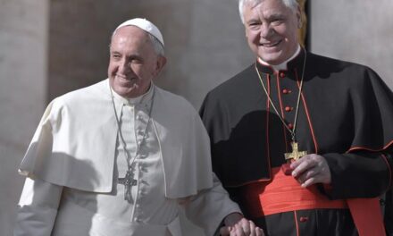 Come volevasi dimostrare: Bergoglio plaude allo scandaloso intervento di Müller su Querida Amazonia