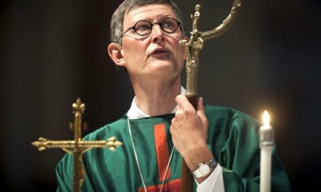 Nuovo scivolone “conservatore”. Woelki: “C’è bisogno di più donne superiori dei preti”