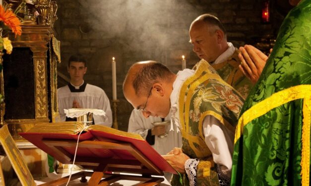 La Frat. San Pio X protesta per la sospensione del culto: “stigmatizziamo condotta della Pubblica Autorità”