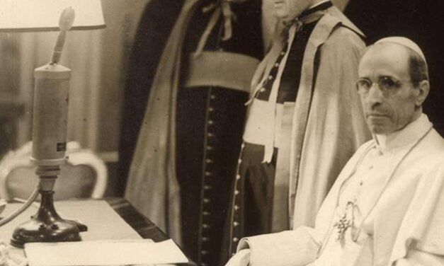 “Un giudizio più umano che scientifico”. Lo storico Napolitano replica al rabbino Di Segni su Pio XII