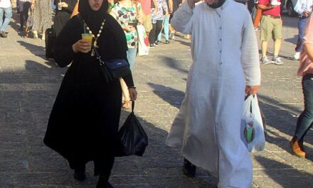 Celibato, il ‘sinodo’ delle mogli di preti scismatici orientali: figli, parrocchia e un marito sempre assente